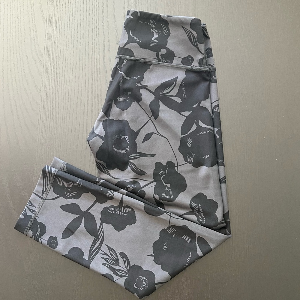 Lululemon RARE Wunder Under Brisk Floral Crop